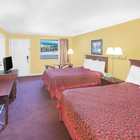 נורת' ליטל רוק Days Inn By Wyndham N Little Rock East מראה חיצוני תמונה