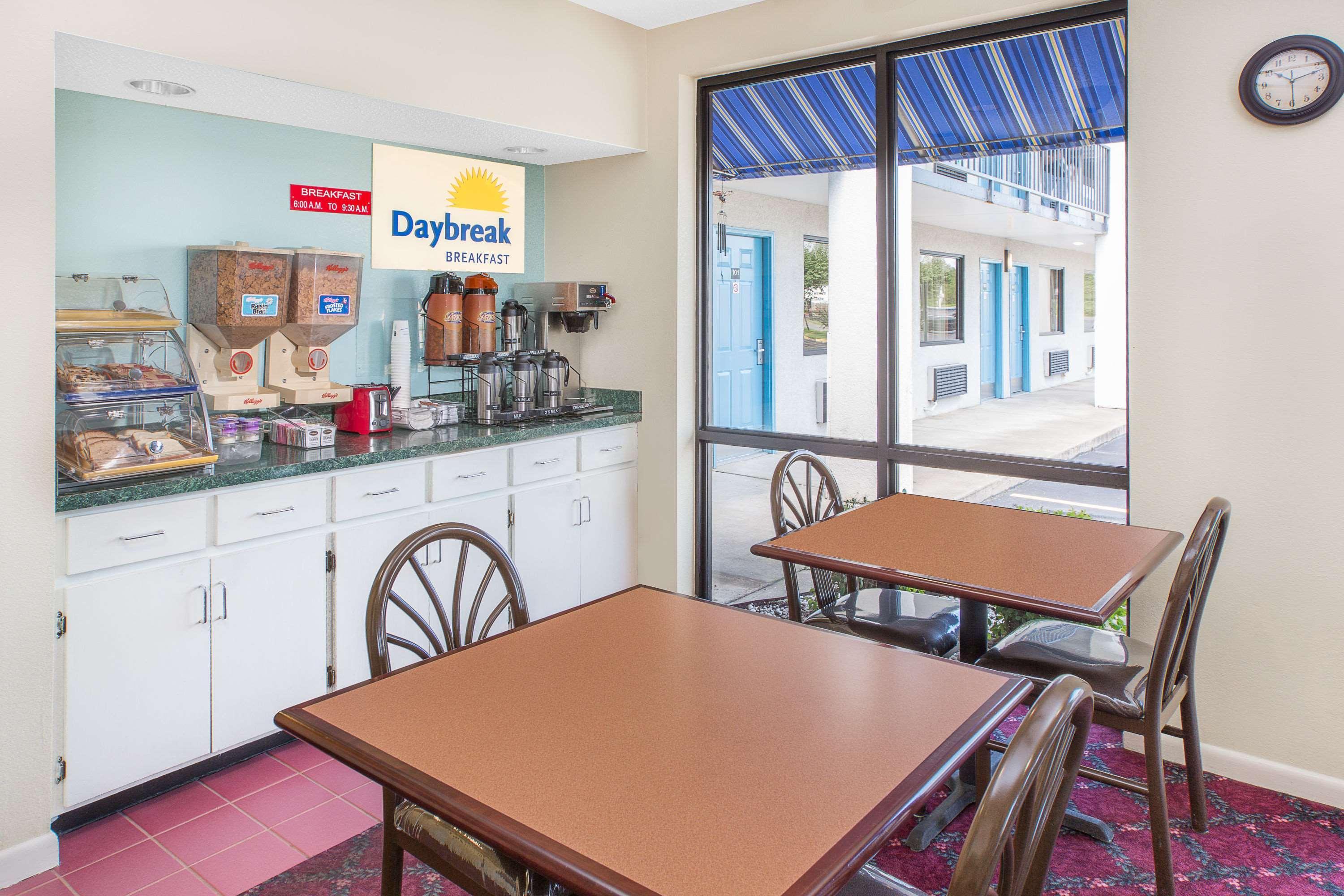 נורת' ליטל רוק Days Inn By Wyndham N Little Rock East מראה חיצוני תמונה