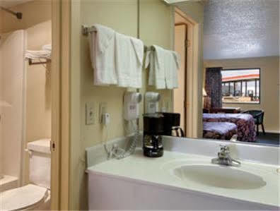 נורת' ליטל רוק Days Inn By Wyndham N Little Rock East מראה חיצוני תמונה